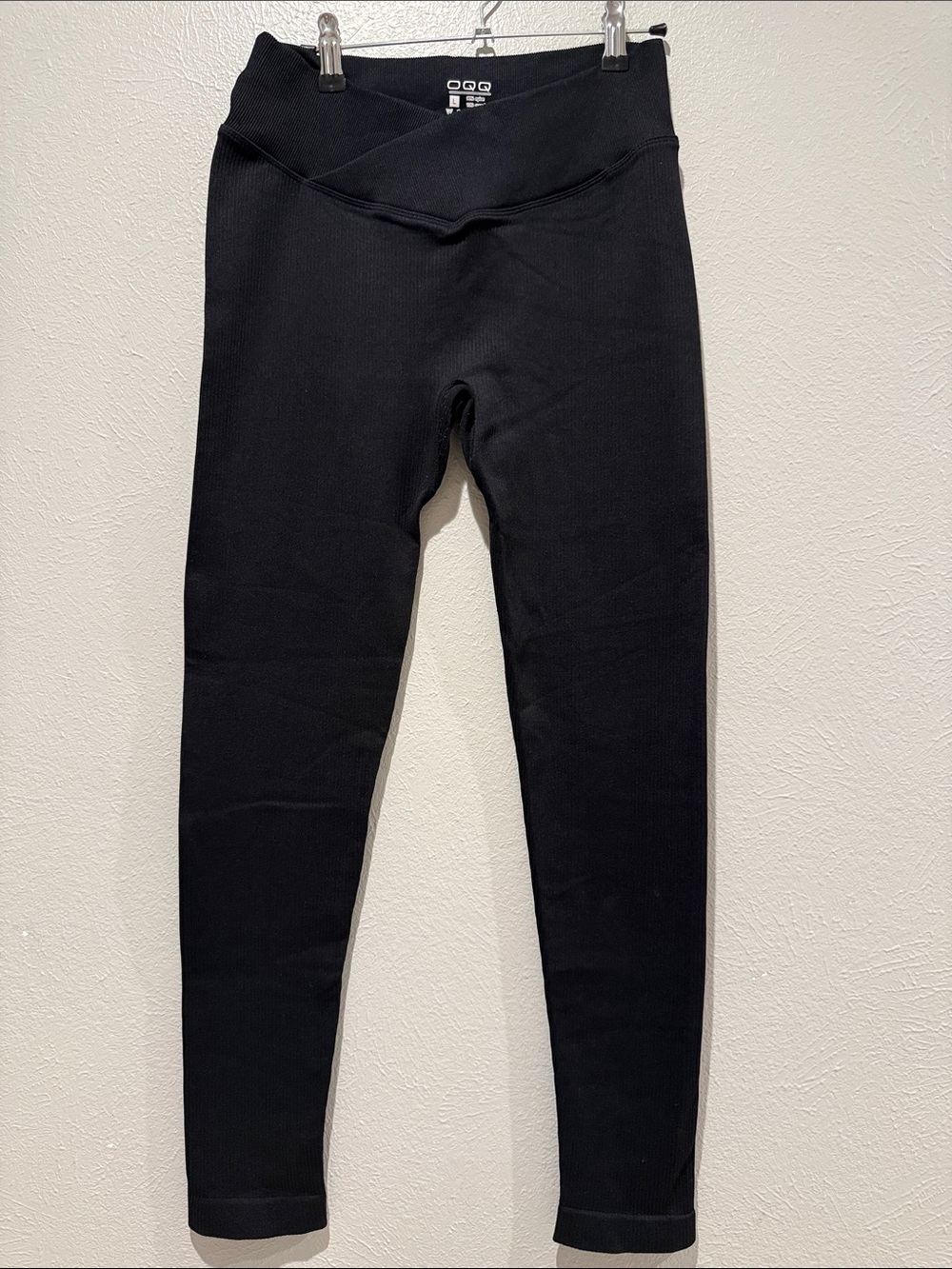 OQQ V Waist Butt Lifting Fitness Leggings. Waist 13-15”. Rise 8”. Inseam 28”